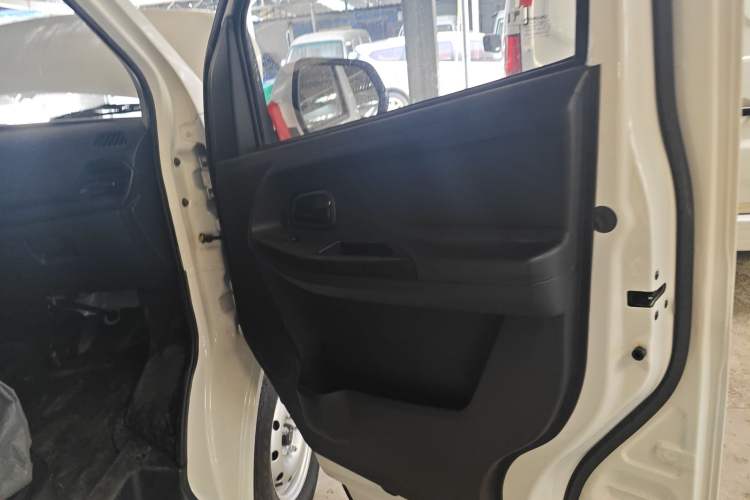Used CHANGAN KAICHENG Ruixing EM80 2024 Comfort-Style 6-Seater 41.86 kWh Interior 5