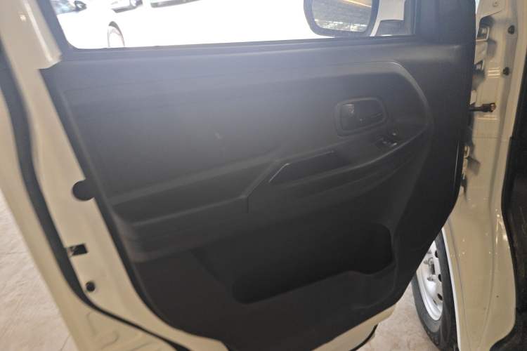 Used CHANGAN KAICHENG Ruixing EM80 2024 Comfort-Style 6-Seater 41.86 kWh Interior 7