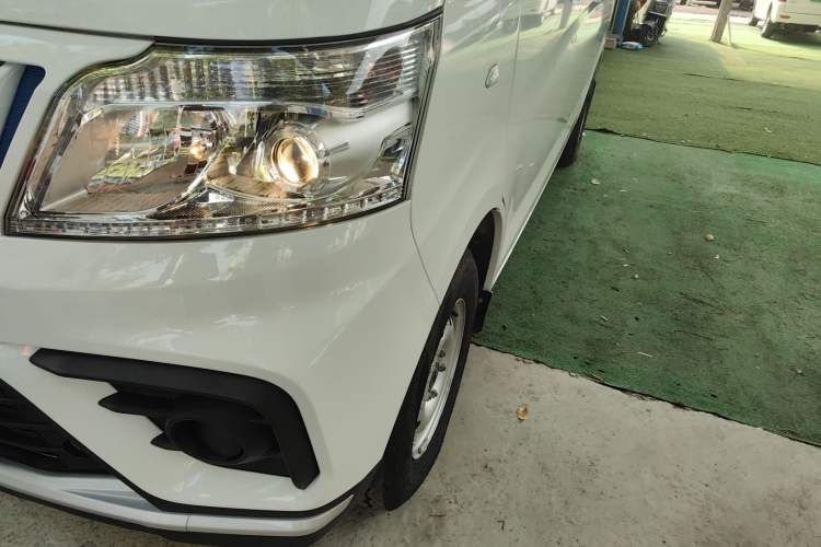 Used CHANGAN KAICHENG Ruixing EM80 2024 Comfort-Style 6-Seater 41.86 kWh Left Front Headlight