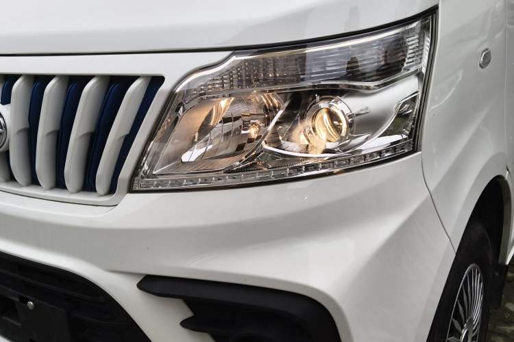 Used CHANGAN KAICHENG Ruixing EM80 2024 Comfort-Style 6-Seater 41.86 kWh Left Front Headlight