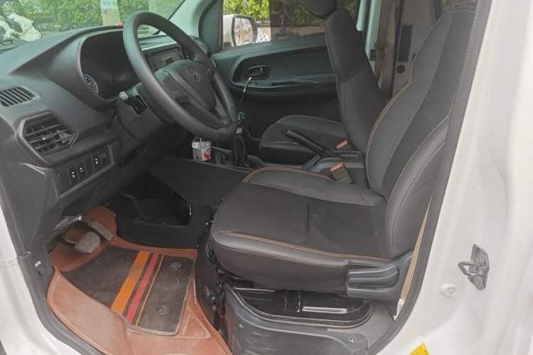 Used CHANGAN KAICHENG Ruixing EM80 2024 Comfort-Style 6-Seater 41.86 kWh Left Front Seat