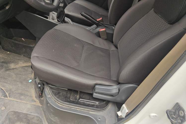 Used CHANGAN KAICHENG Ruixing EM80 2024 Comfort-Style 6-Seater 41.86 kWh Left Front Seat