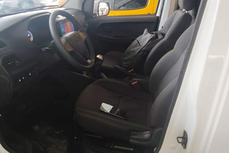 Used CHANGAN KAICHENG Ruixing EM80 2024 Comfort-Style 6-Seater 41.86 kWh Left Front Seat