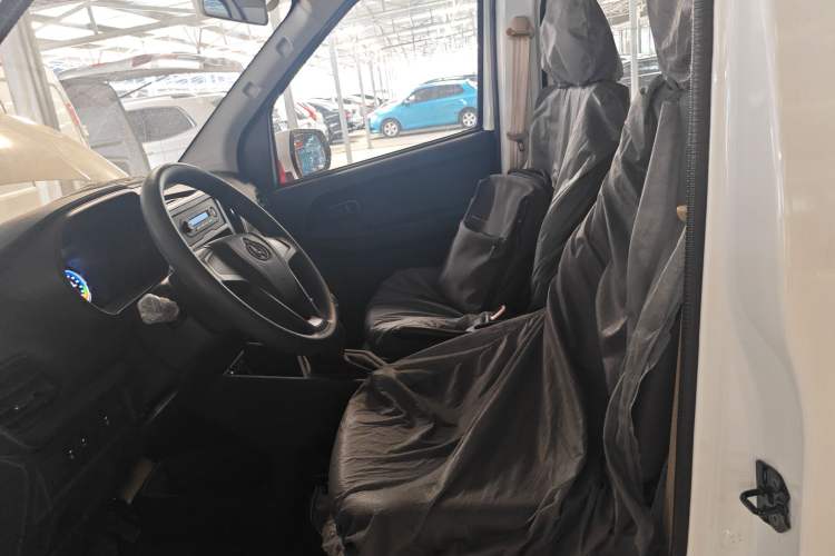 Used CHANGAN KAICHENG Ruixing EM80 2024 Comfort-Style 6-Seater 41.86 kWh Left Front Seat
