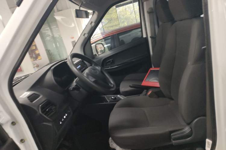 Used CHANGAN KAICHENG Ruixing EM80 2024 Liftback Comfort Version 6 Seats 41.86 kWh Left Front Seat