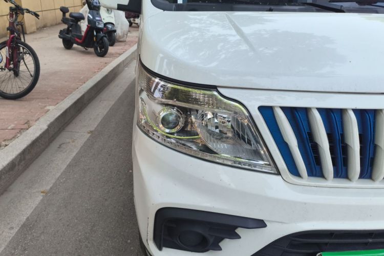Used CHANGAN KAICHENG Ruixing EM80 2024 Comfort-Style 6-Seater 41.86 kWh Right Front Headlight
