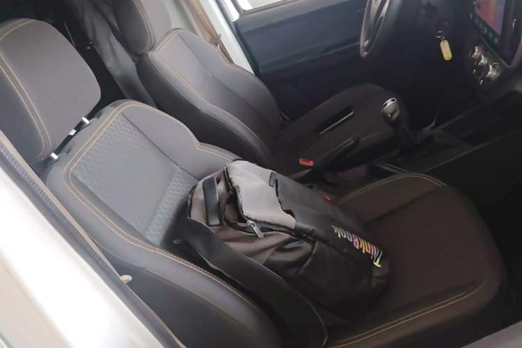 Used CHANGAN KAICHENG Ruixing EM80 2024 Comfort-Style 6-Seater 41.86 kWh Right Front Seat