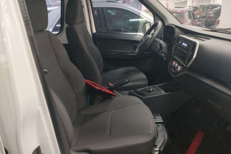 Used CHANGAN KAICHENG Ruixing EM80 2024 Liftback Comfort Version 6 Seats 41.86 kWh Right Front Seat