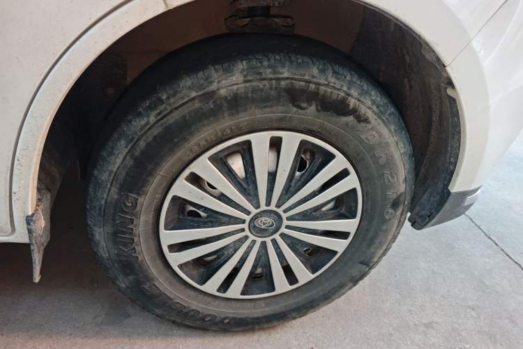 Used CHANGAN KAICHENG Ruixing EM80 2024 Comfort-Style 6-Seater 41.86 kWh Right Front Wheel Hub