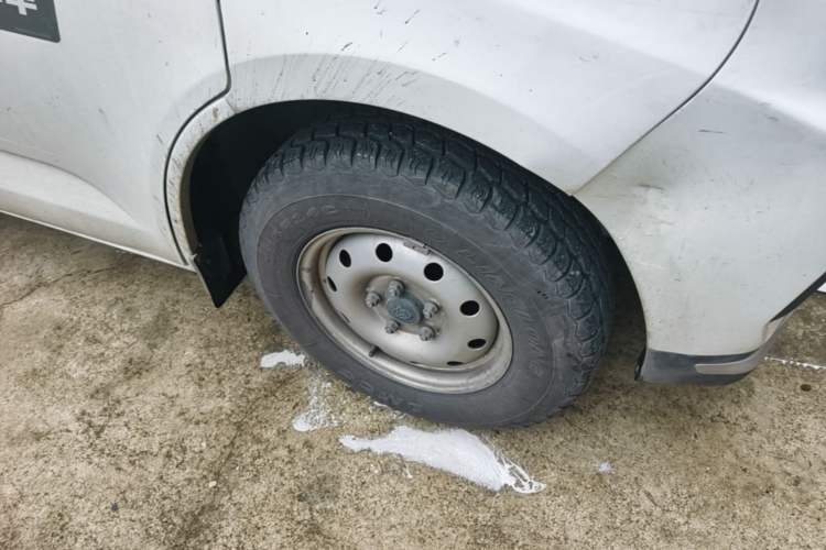 Used CHANGAN KAICHENG Ruixing EM80 2024 Comfort-Style 6-Seater 41.86 kWh Right Front Wheel Hub