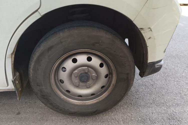 Used CHANGAN KAICHENG Ruixing EM80 2024 Comfort-Style 6-Seater 41.86 kWh Right Front Wheel Hub