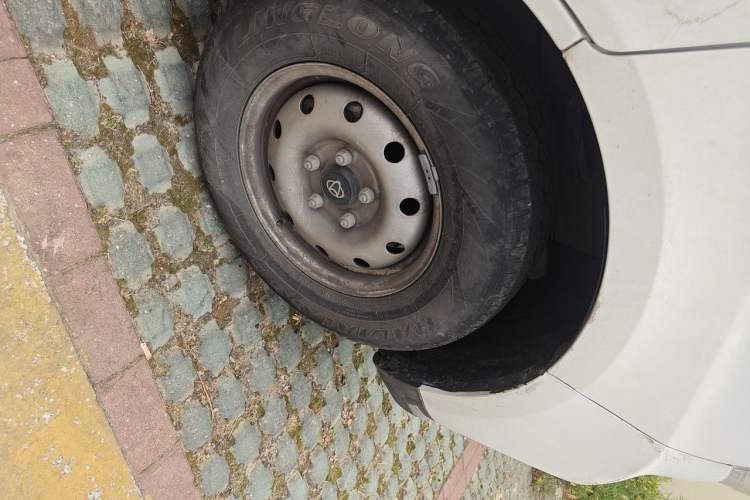 Used CHANGAN KAICHENG Ruixing EM80 2024 Comfort-Style 6-Seater 41.86 kWh Right Front Wheel Hub