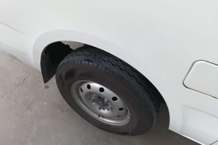 Used CHANGAN KAICHENG Ruixing EM80 2024 Liftback Comfort Version 6 Seats 41.86 kWh Right Rear Wheel Hub