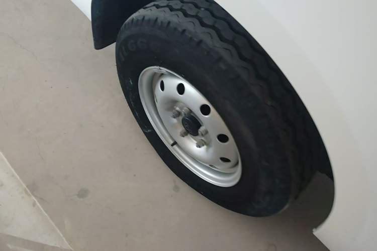 Used CHANGAN KAICHENG Ruixing EM80 2024 Comfort-Style 6-Seater 41.86 kWh Right Rear Wheel Hub