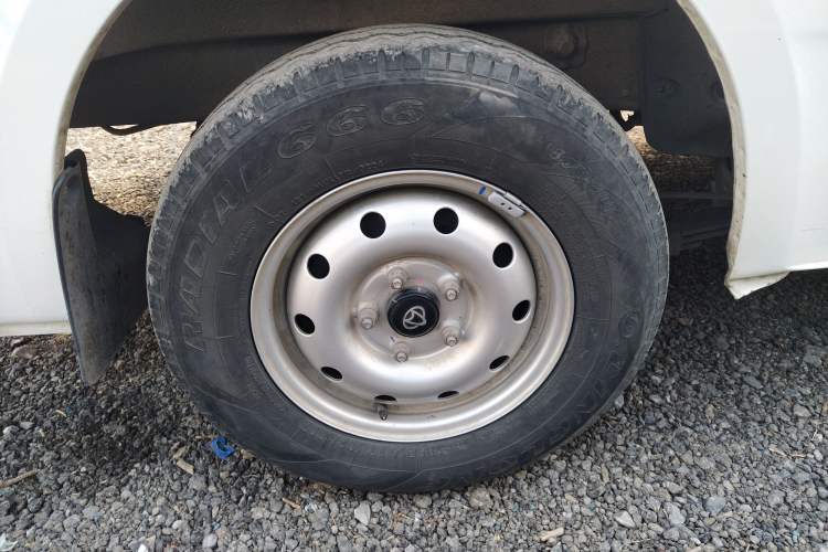 Used CHANGAN KAICHENG Ruixing EM80 2024 Comfort-Style 6-Seater 41.86 kWh Right Rear Wheel Hub