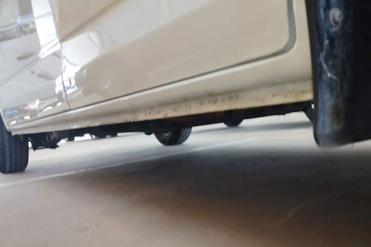 Used CHANGAN KAICHENG Ruixing EM80 2024 Comfort-Style 6-Seater 41.86 kWh Right Side Sill