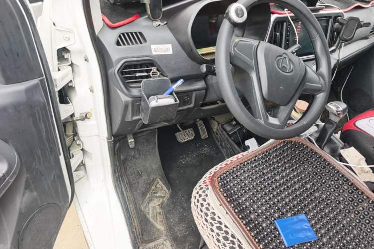 Used CHANGAN KAICHENG Ruixing EM80 2024 Comfort-Style 6-Seater 41.86 kWh Steering Wheel