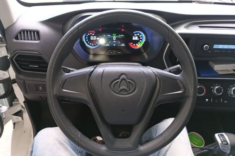 Used CHANGAN KAICHENG Ruixing EM80 2024 Liftback Comfort Version 6 Seats 41.86 kWh Steering Wheel