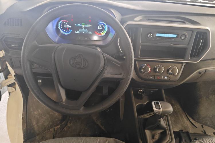 Used CHANGAN KAICHENG Ruixing EM80 2024 Comfort-Style 6-Seater 41.86 kWh Steering Wheel