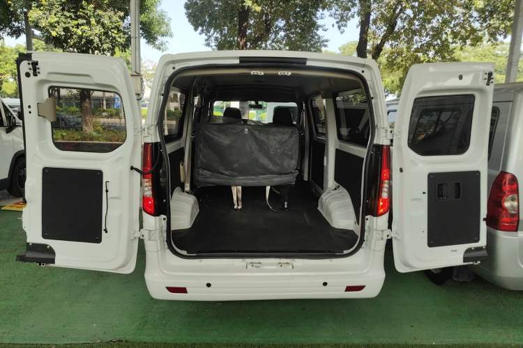 Used CHANGAN KAICHENG Ruixing EM80 2024 Comfort-Style 6-Seater 41.86 kWh Trunk