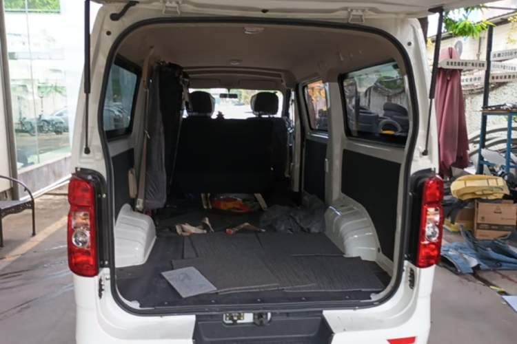 Used CHANGAN KAICHENG Ruixing EM80 2024 Liftback Comfort Version 6 Seats 41.86 kWh Trunk