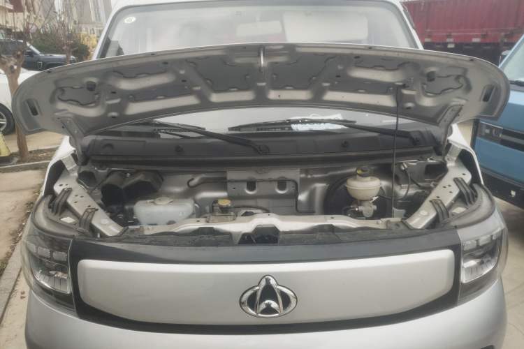 Used CHANGAN KAICHENG Ruixing EM80 2025 Passenger Version Comfort Edition 6-Seater 300 km Dual-Swing Doors Engine Bay