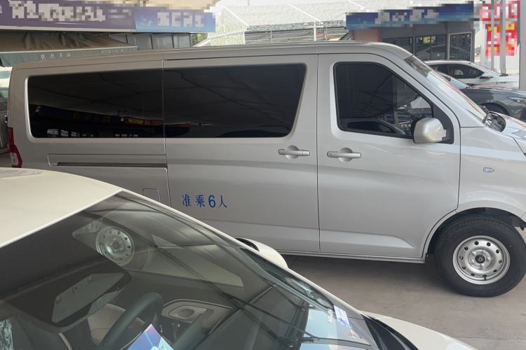 Used CHANGAN KAICHENG Ruixing EM80 2025 Passenger Version Comfort Edition 6-Seater 300 km Dual-Swing Doors Exterior 2