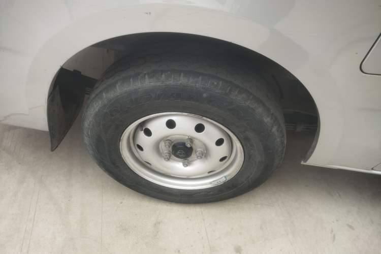 Used CHANGAN KAICHENG Ruixing EM80 2025 Passenger Version Comfort Edition 6-Seater 300 km Dual-Swing Doors Exterior 5
