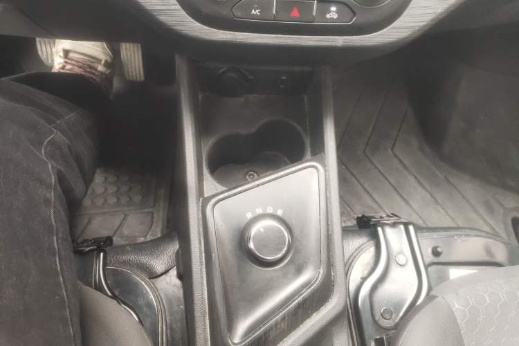 Used CHANGAN KAICHENG Ruixing EM80 2025 Passenger Version Comfort Edition 6-Seater 300 km Dual-Swing Doors Gear Lever