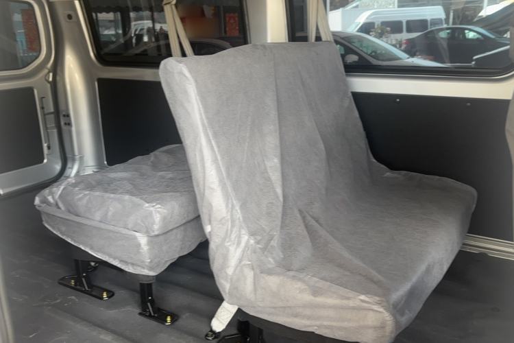 Used CHANGAN KAICHENG Ruixing EM80 2025 Passenger Version Comfort Edition 6-Seater 300 km Dual-Swing Doors Interior 1