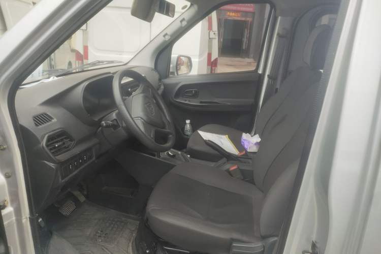 Used CHANGAN KAICHENG Ruixing EM80 2025 Passenger Version Comfort Edition 6-Seater 300 km Dual-Swing Doors Left Front Seat