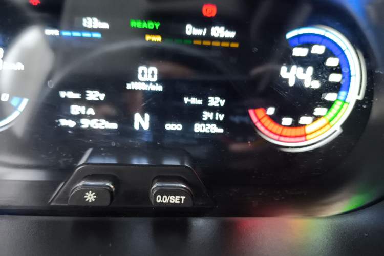 Used CHANGAN KAICHENG Ruixing EM80 2025 Passenger Version Comfort Model 6 Seats 300 km Liftback Door Odometer Close Up