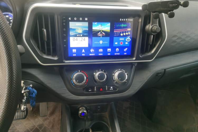 Used CHANGAN KAICHENG Ruixing EM80 2025 Passenger Version Comfort Edition 6-Seater 300 km Dual-Swing Doors Audio And AC Panel