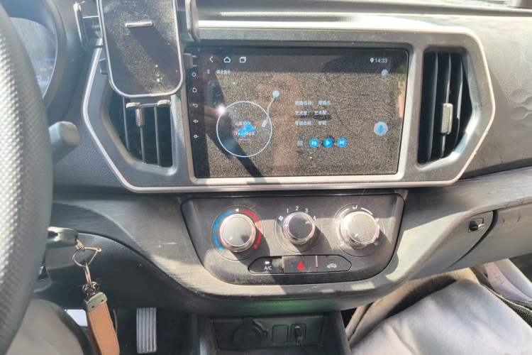 Used CHANGAN KAICHENG Ruixing EM80 2025 Passenger Version Comfort Edition 6-Seater 300 km Dual-Swing Doors Audio And AC Panel