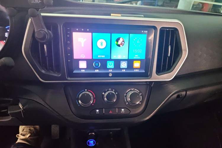 Used CHANGAN KAICHENG Ruixing EM80 2025 Passenger Version Comfort Edition 6-Seater 300 km Dual-Swing Doors Audio And AC Panel