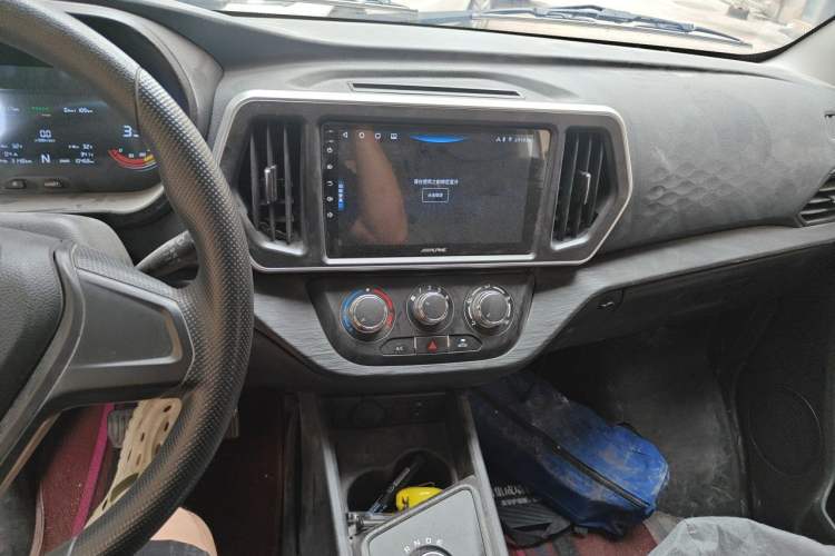 Used CHANGAN KAICHENG Ruixing EM80 2025 Passenger Version Comfort Edition 6-Seater 300 km Dual-Swing Doors Audio And AC Panel