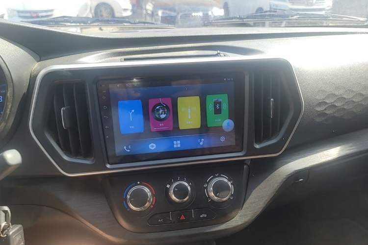 Used CHANGAN KAICHENG Ruixing EM80 2025 Passenger Version Comfort Edition 6-Seater 300 km Dual-Swing Doors Audio And AC Panel