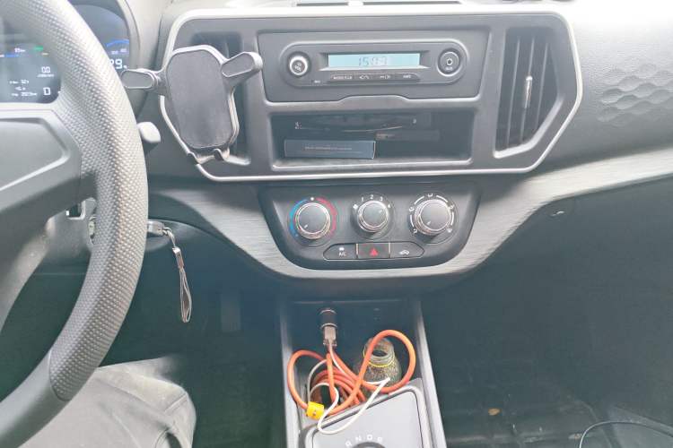Used CHANGAN KAICHENG Ruixing EM80 2025 Passenger Version Comfort Edition 6-Seater 300 km Dual-Swing Doors Audio And AC Panel