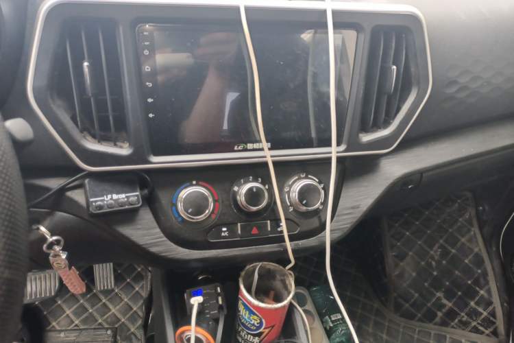 Used CHANGAN KAICHENG Ruixing EM80 2025 Passenger Version Comfort Edition 6-Seater 300 km Dual-Swing Doors Audio And AC Panel