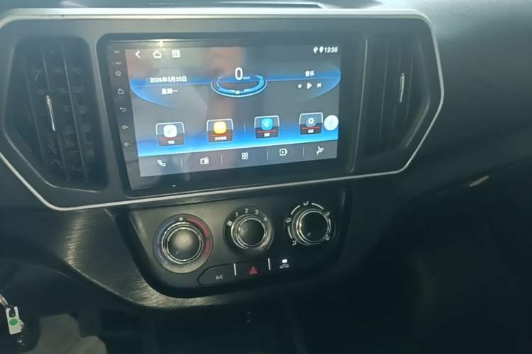 Used CHANGAN KAICHENG Ruixing EM80 2025 Model Commercial Version Standard 2-Seater 300 km Liftgate Audio And AC Panel