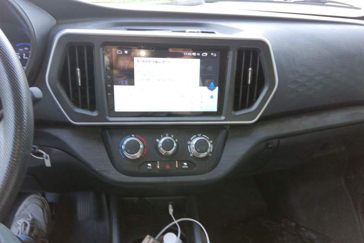Used CHANGAN KAICHENG Ruixing EM80 2025 Wealth Edition Passenger Version Comfortable Model 6 Seats 300km Side-Hinged Doors Audio And AC Panel
