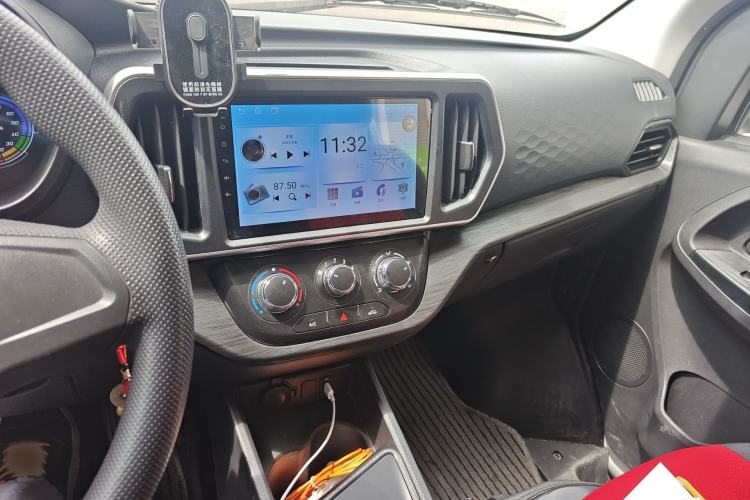 Used CHANGAN KAICHENG Ruixing EM80 2025 Passenger Version Comfort Edition 6-Seater 300 km Dual-Swing Doors Audio And AC Panel