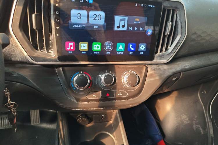 Used CHANGAN KAICHENG Ruixing EM80 2025 Passenger Version Comfort Model 6 Seats 300 km Liftback Door Audio And AC Panel