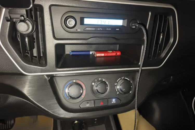 Used CHANGAN KAICHENG Ruixing EM80 2025 Cargo Version Standard 2-Seater 300 km Side-Hinged Doors Audio And AC Panel