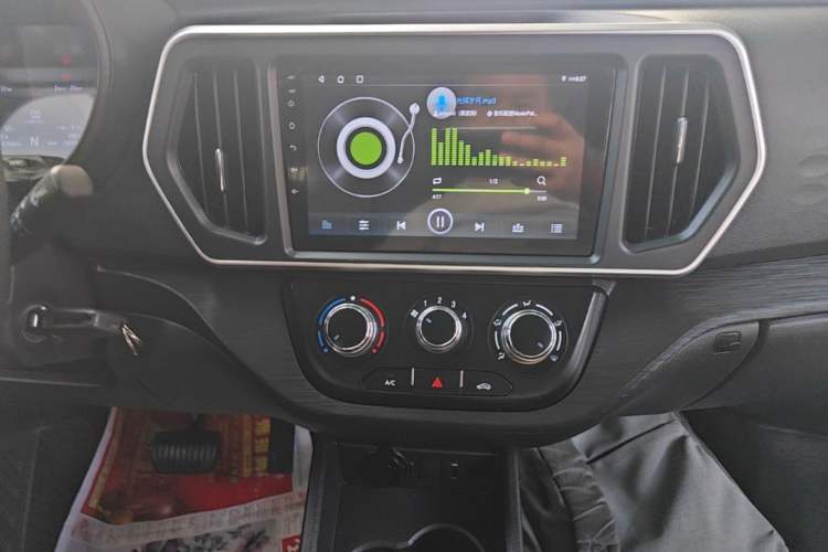 Used CHANGAN KAICHENG Ruixing EM80 2025 Passenger Version Comfort Edition 6-Seater 300 km Dual-Swing Doors Audio And AC Panel