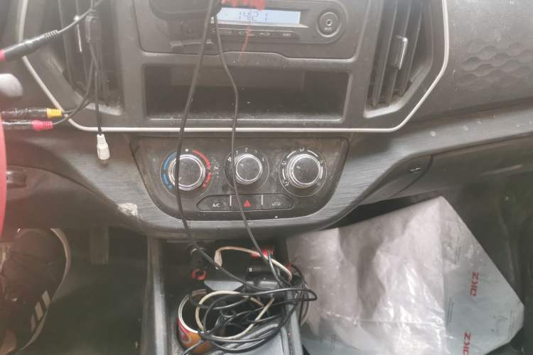 Used CHANGAN KAICHENG Ruixing EM80 2025 Cargo Version Comfort Type 2 Seats 300 km Side-Hinged Doors Audio And AC Panel