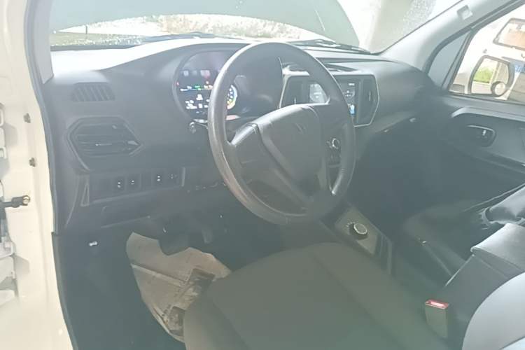 Used CHANGAN KAICHENG Ruixing EM80 2025 Model Commercial Version Standard 2-Seater 300 km Liftgate Center Console