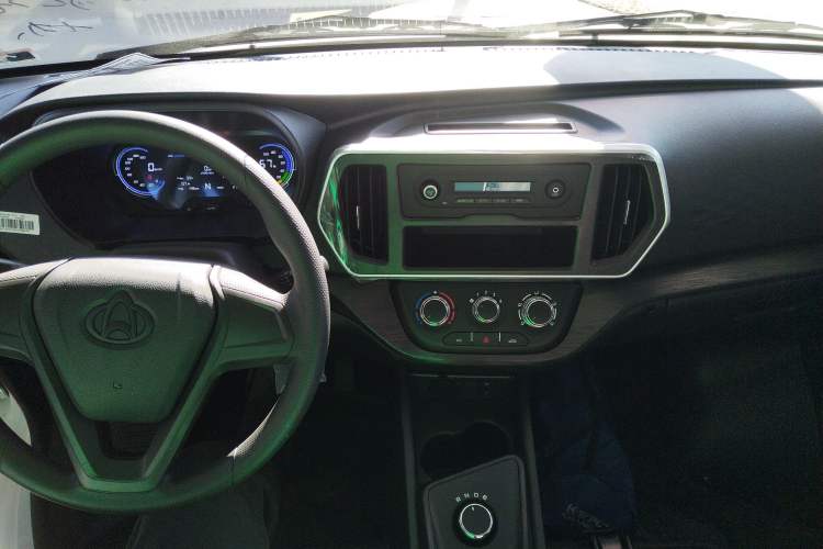 Used CHANGAN KAICHENG Ruixing EM80 2025 Passenger Version Comfort Edition 6-Seater 300 km Dual-Swing Doors Center Console