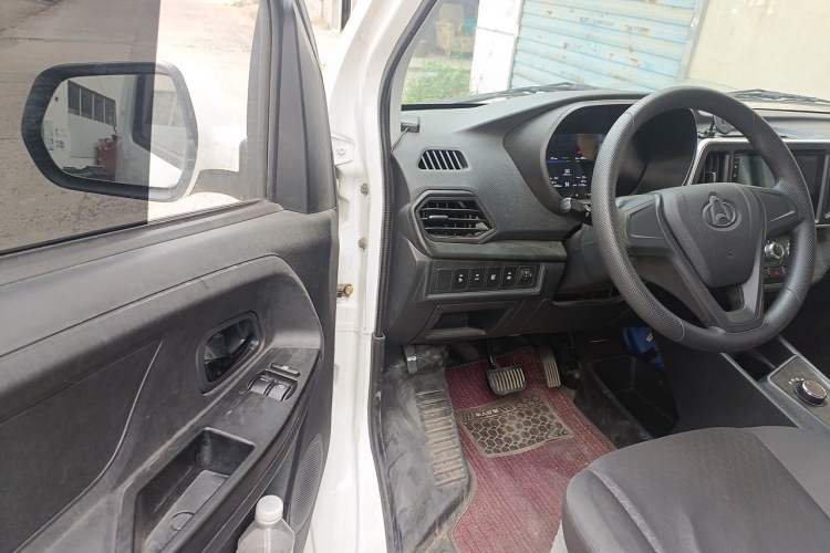 Used CHANGAN KAICHENG Ruixing EM80 2025 Passenger Version Comfort Edition 6-Seater 300 km Dual-Swing Doors Driver Seat