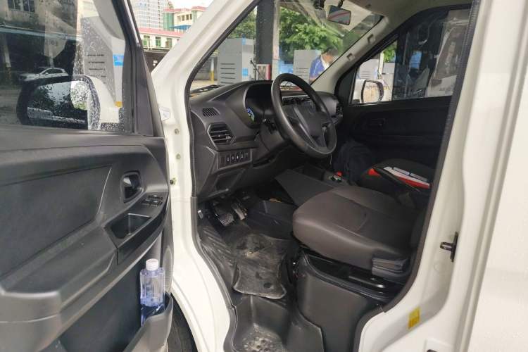 Used CHANGAN KAICHENG Ruixing EM80 2025 Model Elite 6-Seater 300 km Hinged Doors Driver Seat